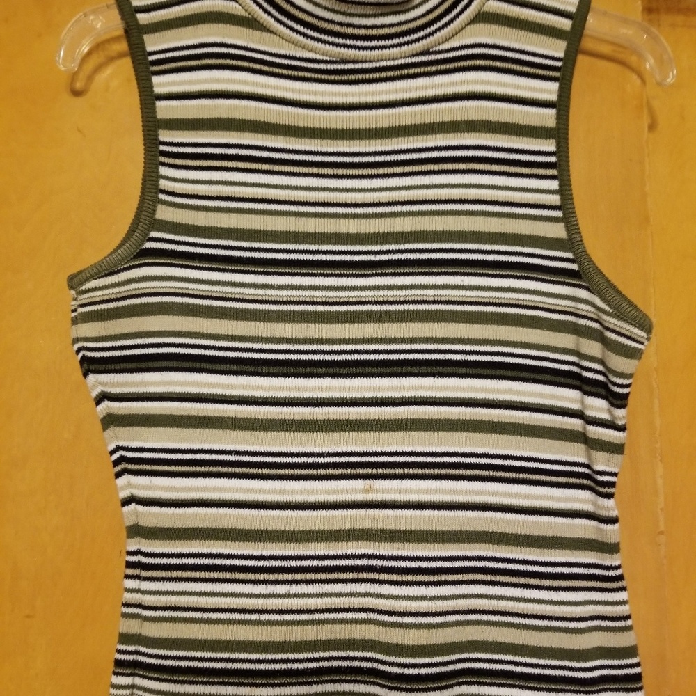 Crew neck sweater tank